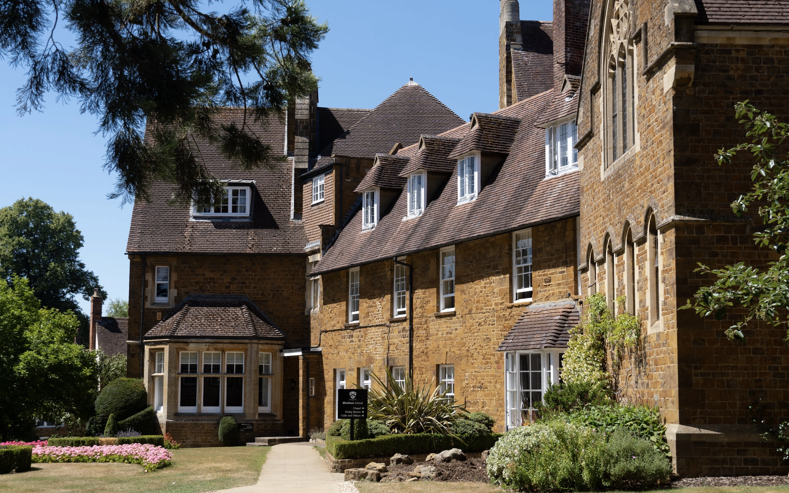 galeria/Bloxham-School-estudiar-ingles-en-el-extranjero-british-summer-a1.webp