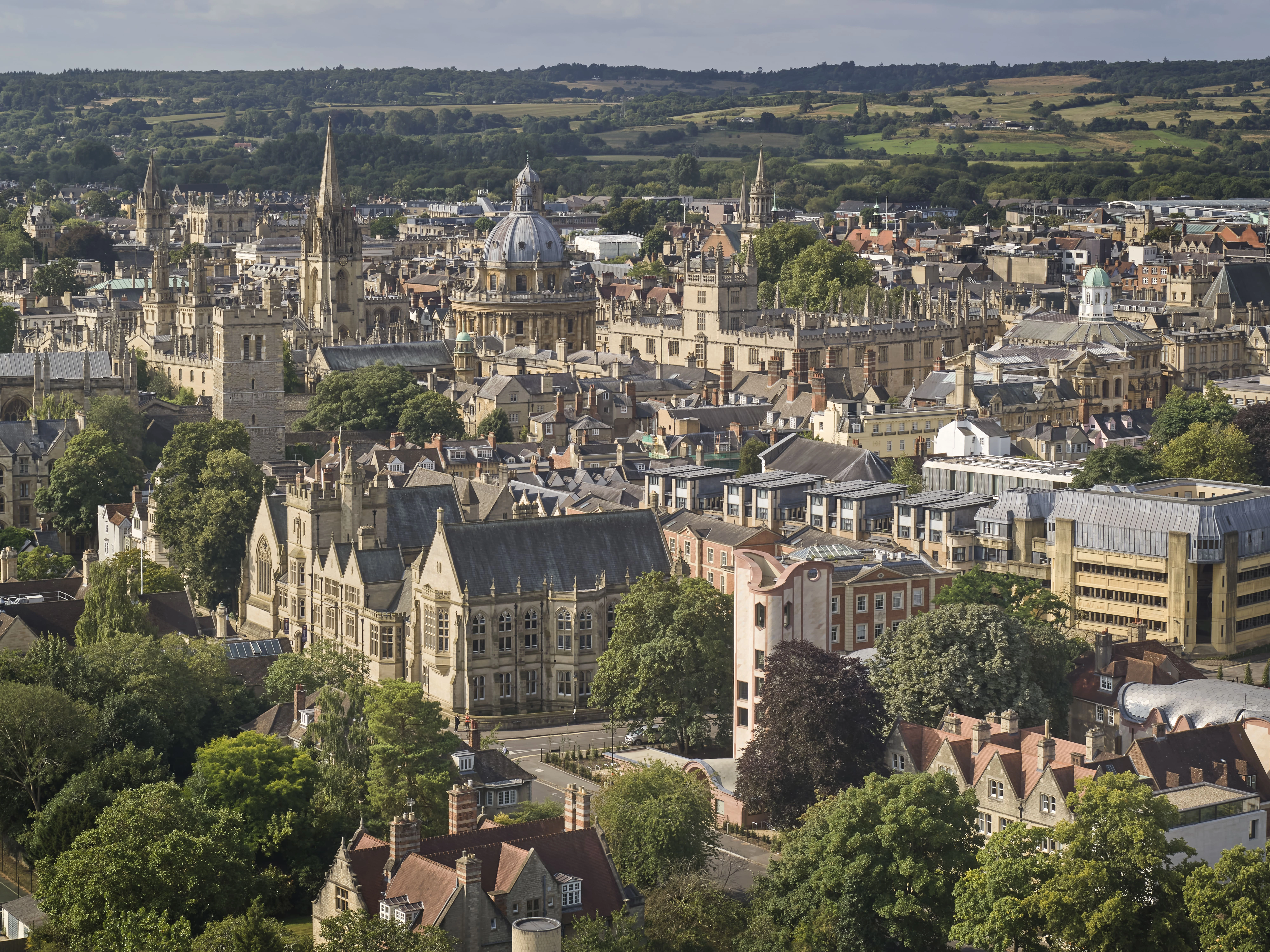 New-College---University-of-Oxford-british-summer-c3.webp