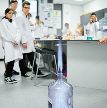 stem-english-for-science-estudiar-ingles-en-el-extranjero-british-summer-cu2.webp